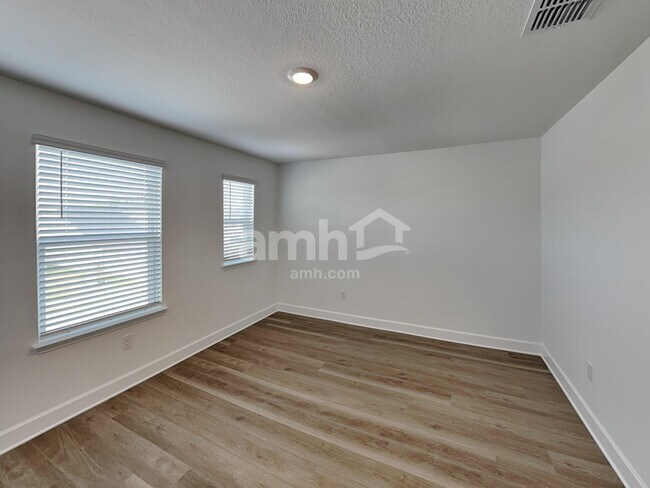 Building Photo - 2909 20th Ave W