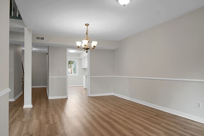 Building Photo - Spacious, Newly Renovated Villa Overlookin...