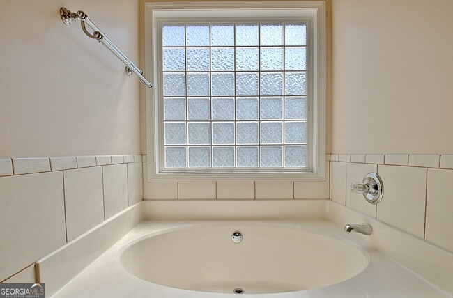 Building Photo - 110 Freeman Forest Dr