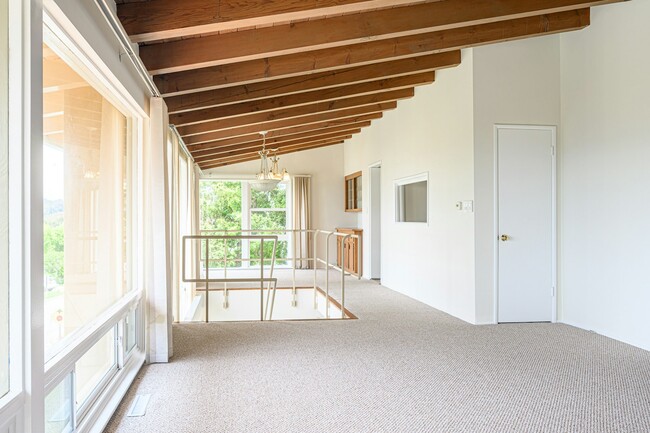 Building Photo - 552 Vía Del Monte