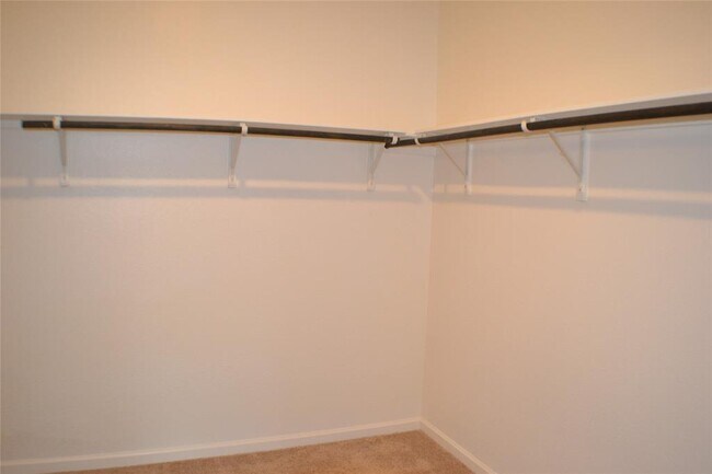 Building Photo - 824 Cedar Elm Dr