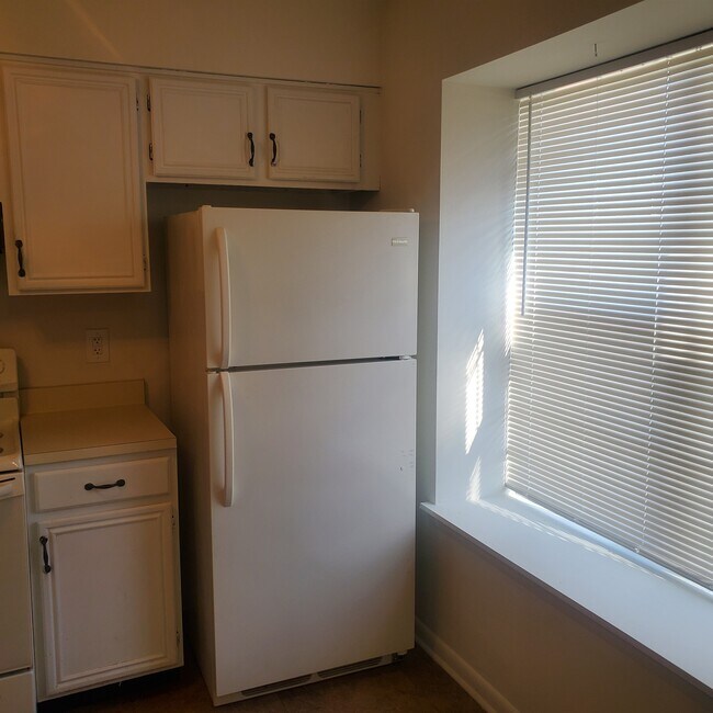 Kitchen - 76 Chelmsford Ct