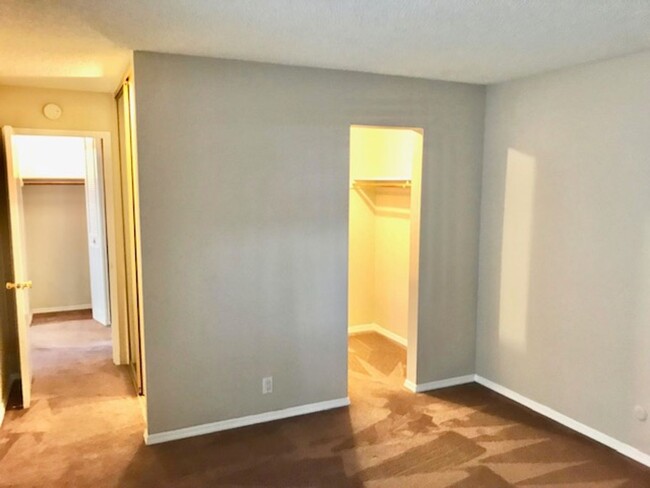 Building Photo - 1 Bed 1 Bath Condo in Concord - COMING SOO...