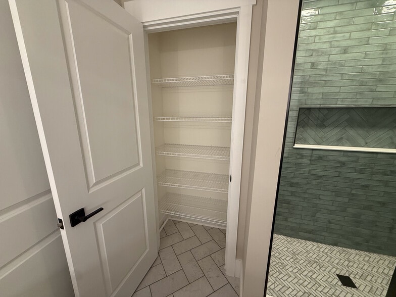 Building Photo - 147 Hyacinth Ln