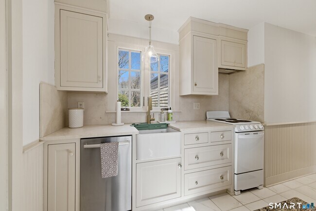 Building Photo - 12 Flanders Rd