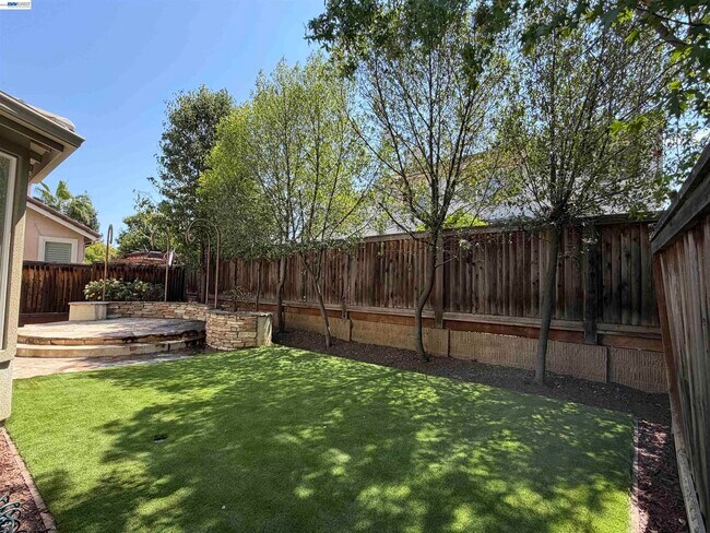 Building Photo - 1336 Tiffany Dr