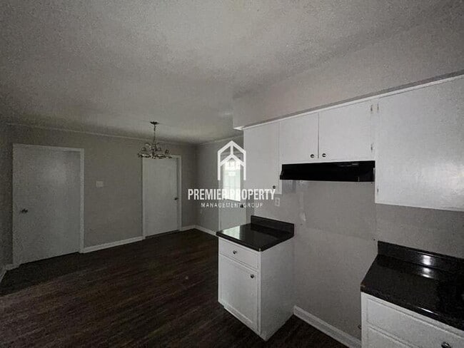 Building Photo - 6570 Ridgewood Rd