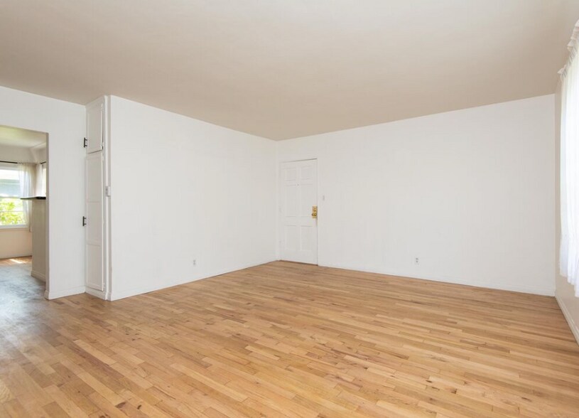 Building Photo - 1133 26th St