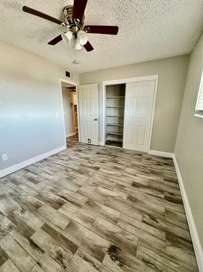 Building Photo - Spacious 2BD/2BTH with Private 2 Car Garage! (2nd Floor)