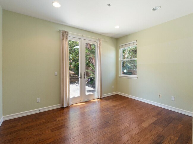 Building Photo - 5250 Coleridge Ct