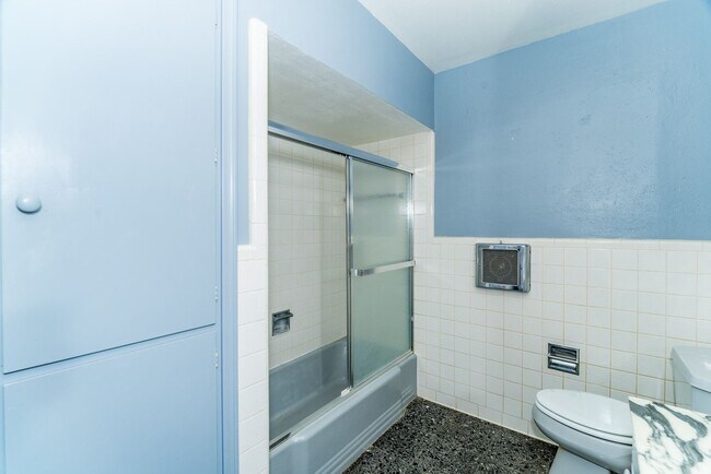 Building Photo - MACARTHUR PARK 3-BEDROOM HOME