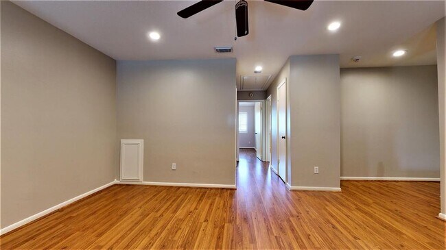 Building Photo - 727 Bunker Hill Rd