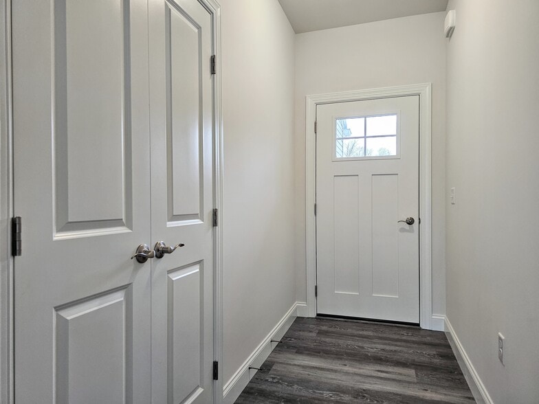 Building Photo - 121 Magnolia Dr