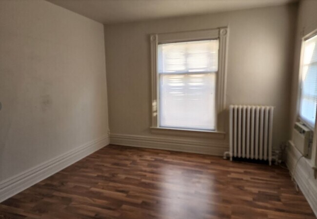 Building Photo - 716 N Walnut St