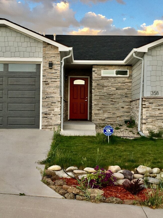 Building Photo - For Rent – 3 Bedroom Home in Silt