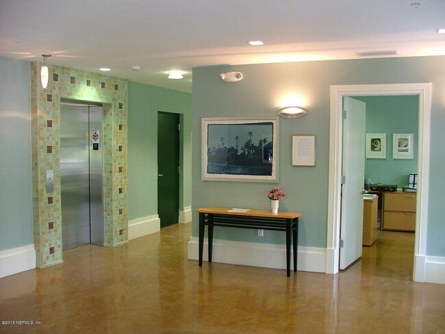 Building Photo - 1661 Riverside Ave