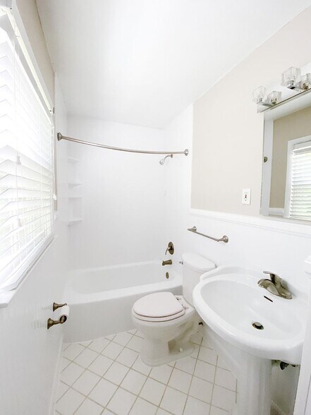 Building Photo - 333 Northfield Dr