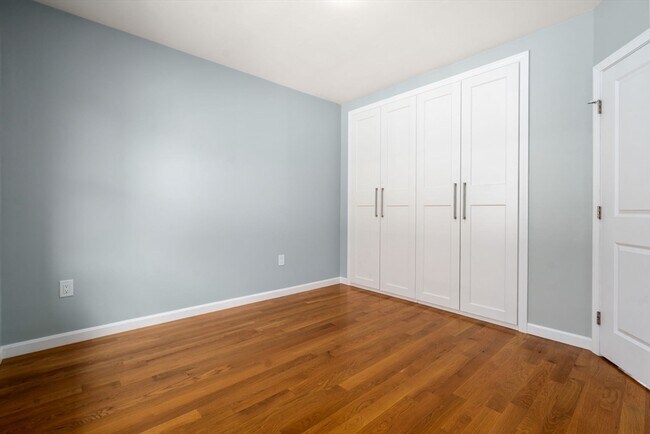 Building Photo - 574-576 Lagrange St