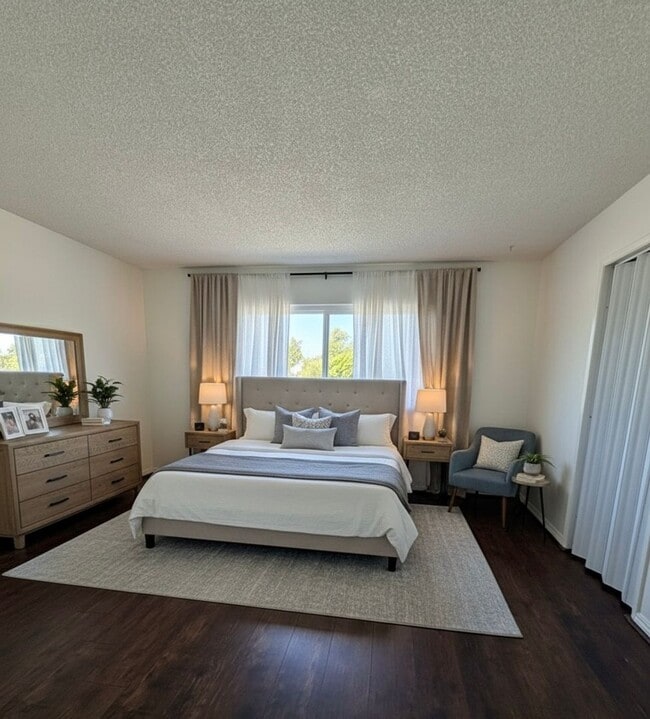 Building Photo - Spacious 3 bedroom 2 bath townhome with 2 ...