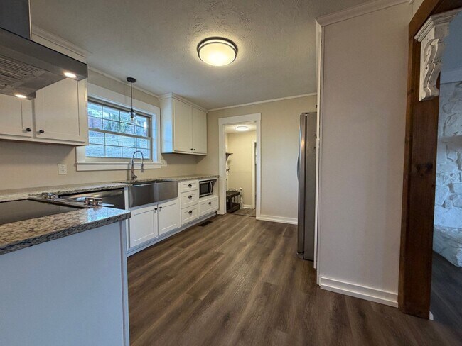 Building Photo - 1046 Tennessee Hills Dr