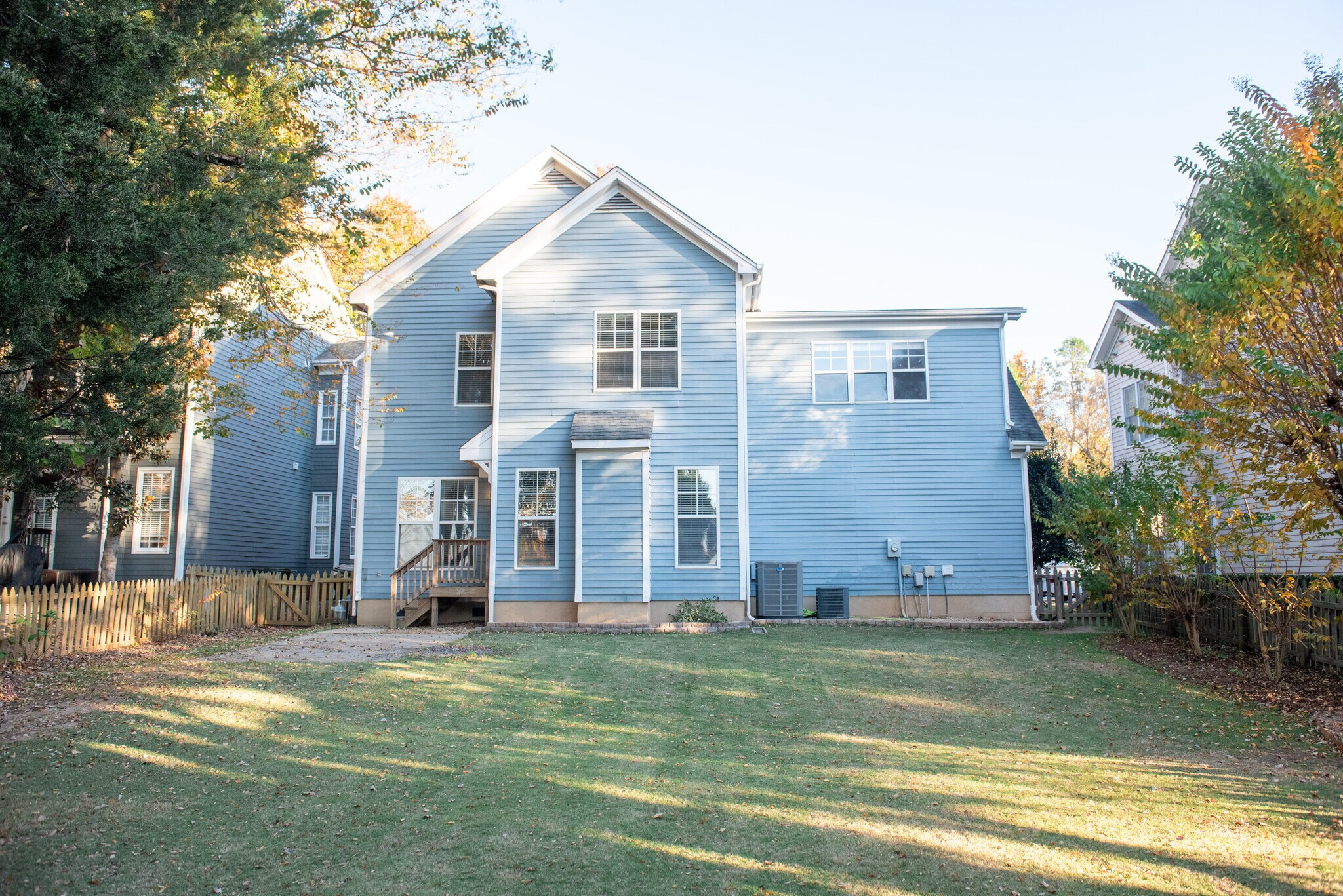 Building Photo - 16015 Kelly Park Cir