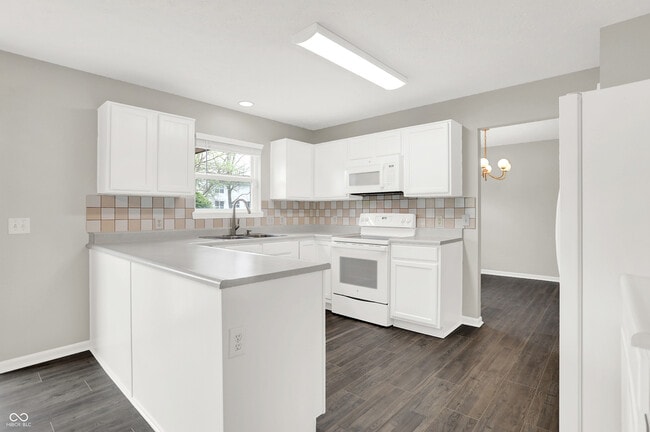 Building Photo - 5761 Cantigny Way S