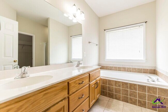 Building Photo - 217 Sedgebrooke Dr