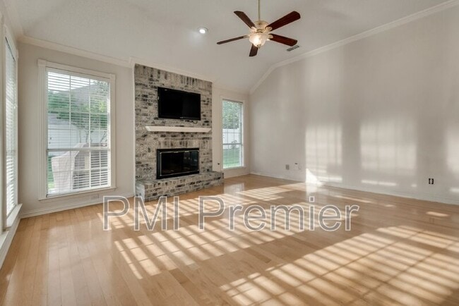 Building Photo - 2309 Kittyhawk Dr