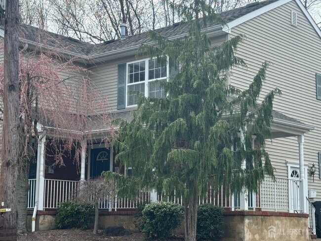 Primary Photo - 566 Cliff Rd
