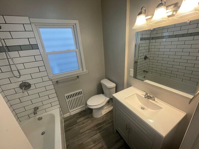 Building Photo - Spacious 3 Bedroom Home with Full finished Basement and Detached Garage!