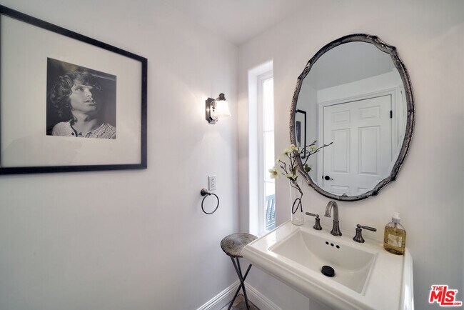 Building Photo - 6436 Lunita Rd