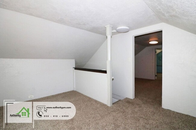 Building Photo - 1840 Heller Ln