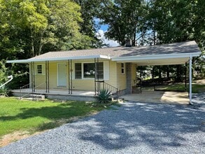 Building Photo - 2 BED, 1 BATH HOME LOCATED IN RANDLEMAN!