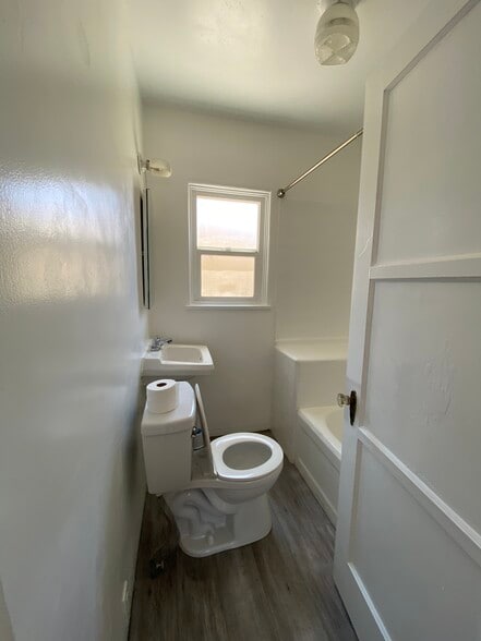 Bathroom - 10204 Fairgrove Ave