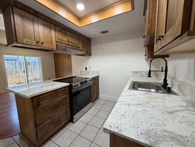 Building Photo - 3614 S Port Dr