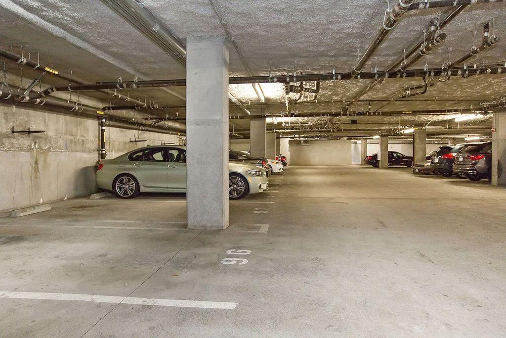 Garage w/EV chargers - 3090 Glascock St