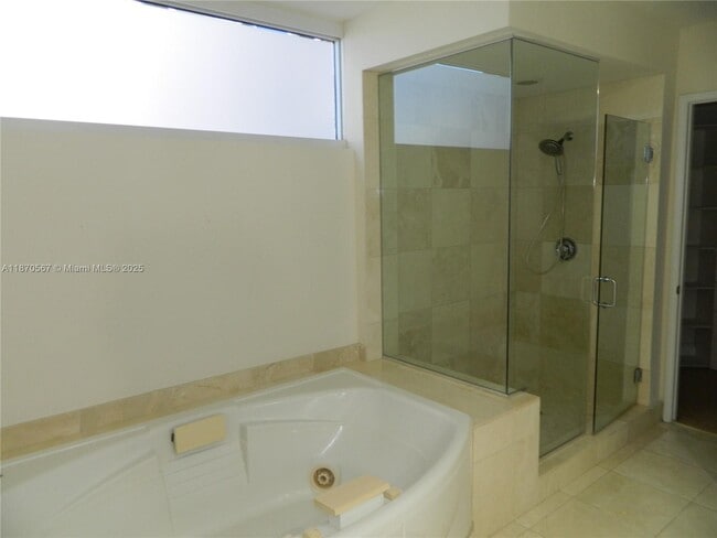 Building Photo - 17555 Collins Ave