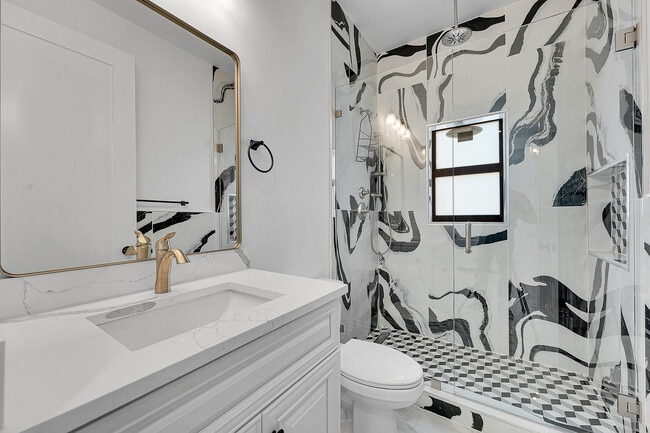 Building Photo - 6607 Deland Ave