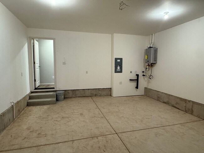 Building Photo - 888 Eaden St