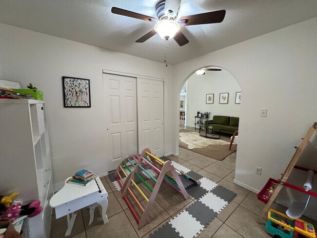 Building Photo - SOLAR & POOL HOME!