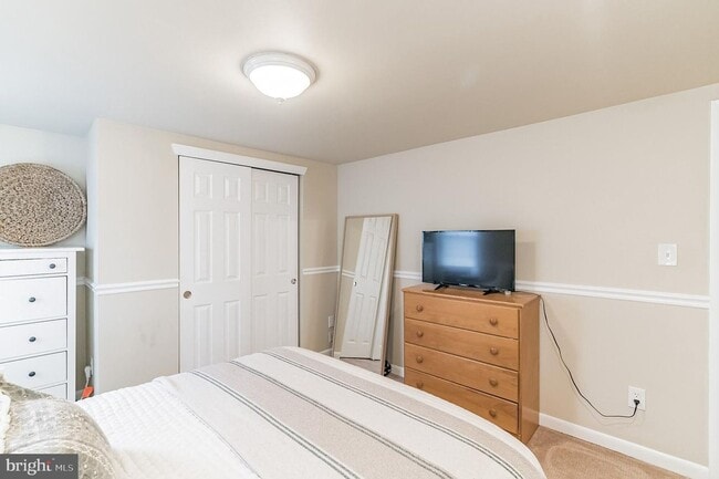 Building Photo - Spacious 3-Bedroom Home with Deck and Bonu...