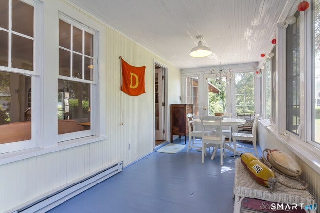 Building Photo - 116 Overshore Dr E