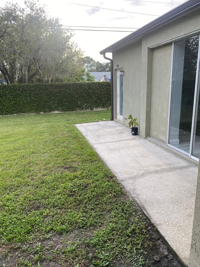 Building Photo - 1341 Flaxwood Ave