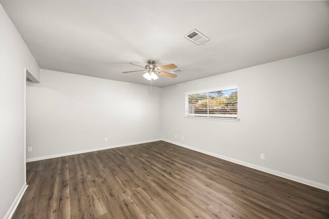 Building Photo - 11223 Oak Spring Dr