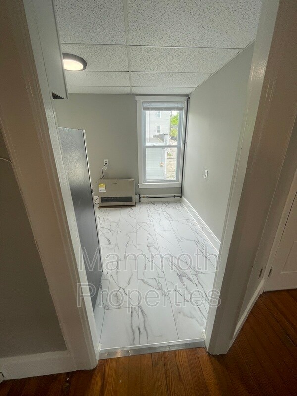 Building Photo - 320 Lowell St