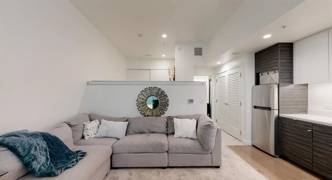 Building Photo - Corner view. Luxury. High end appliances. ...