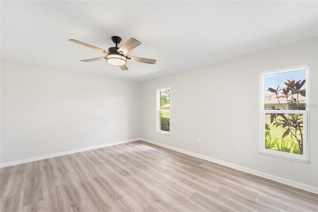 Building Photo - 5689 Evergreen Dr