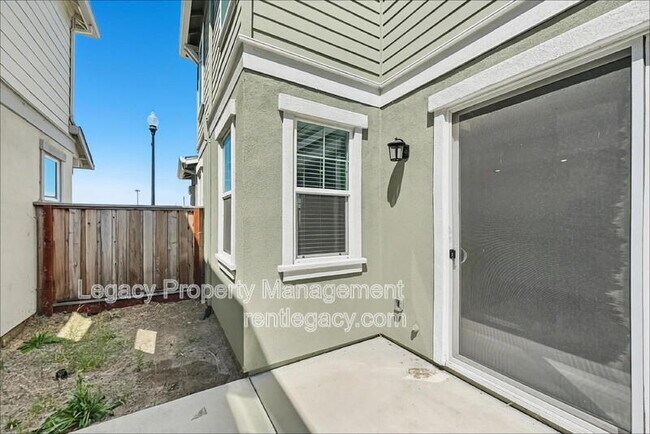 Building Photo - 112 Seahorse St