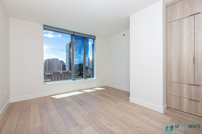 Building Photo - Rincon Hill: Bright & Spacious Condo w/ A/...