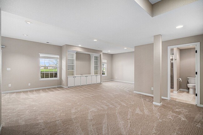 Building Photo - 4 bed/4 bath, Three Story Home Backing to ...